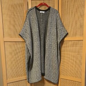 Yanawara Black & White Herringbone Poncho Kimono 100% Alpaca Superfine One Size